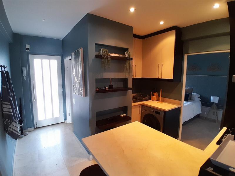 To Let 2 Bedroom Property for Rent in Sea Point Western Cape
